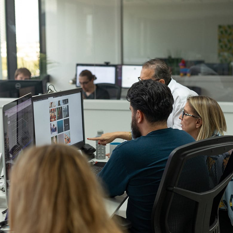 absolute-web-miami-team-at-work-4